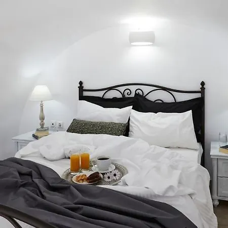 Golden East 3* Santorini Island